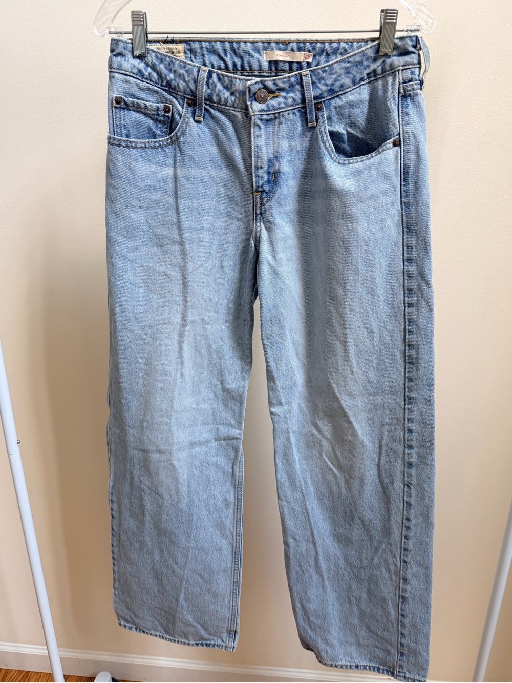 Levi’s Low Loose premium denim light wash jeans low-rise baggy Sz 28 women's
